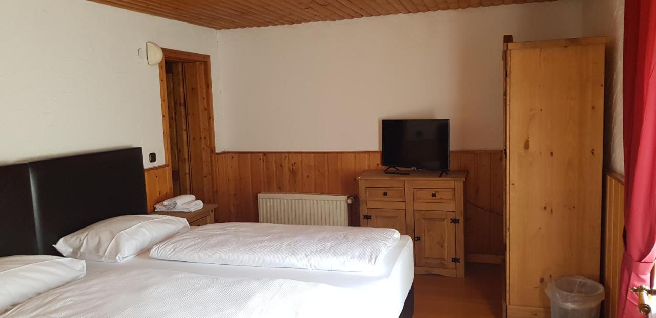 Hotel Altes Faehrhaus Duisburgo Esterno foto